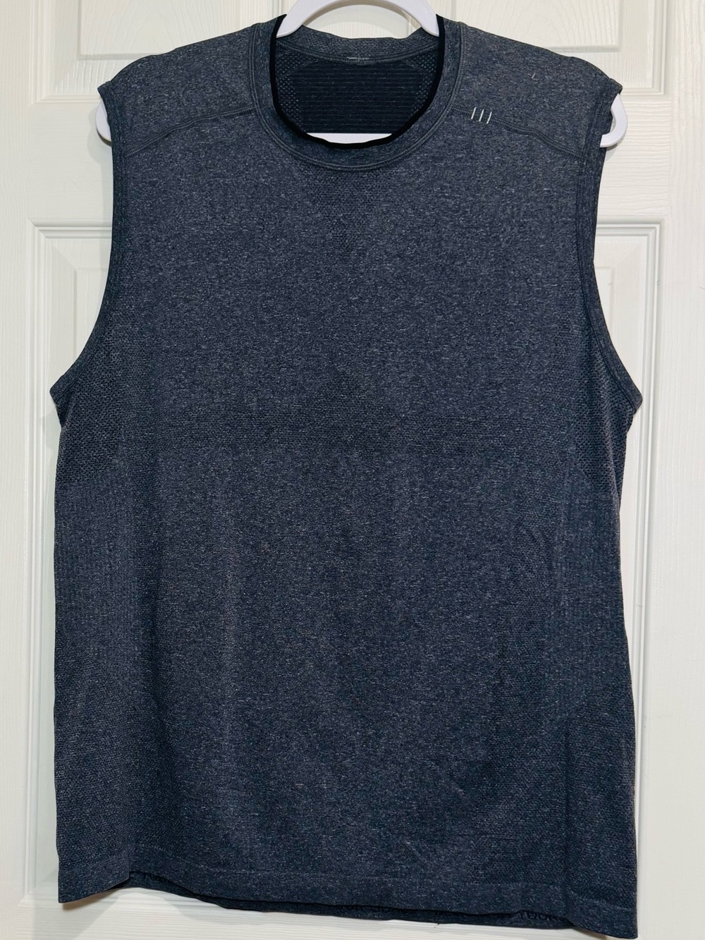 LULULEMON Men’s Metal Vent Tech Sleeveless Shirt Large from the Beer Quote Era